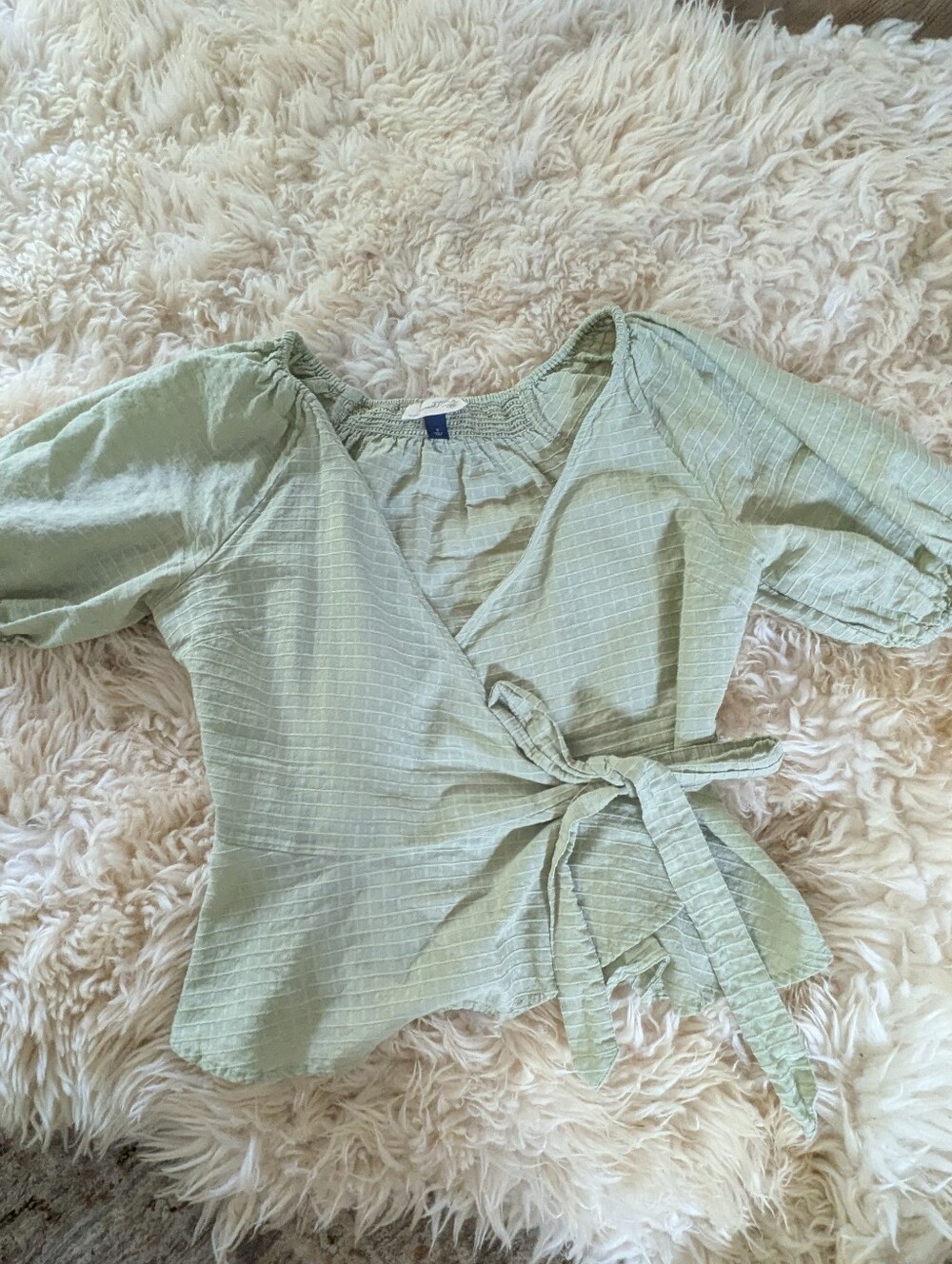 Universal Thread Light Green Puff-Sleeve Peplum Blouse